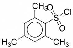 2-Mesitylenesulfonyl Chloride